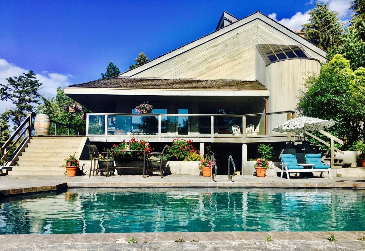 Summerhill Estate House Bed & Breakfast Kelowna Exterior photo